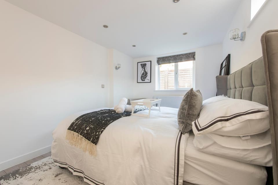Stylish Luxe Apartment in Crayford Apartment in Dartford
