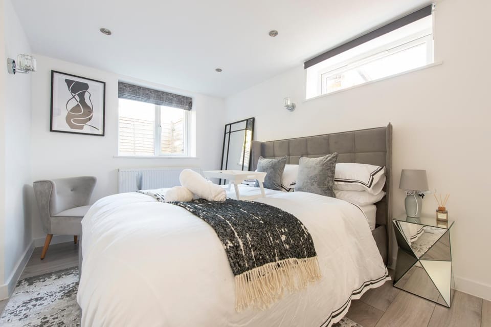 Stylish Luxe Apartment in Crayford Apartment in Dartford