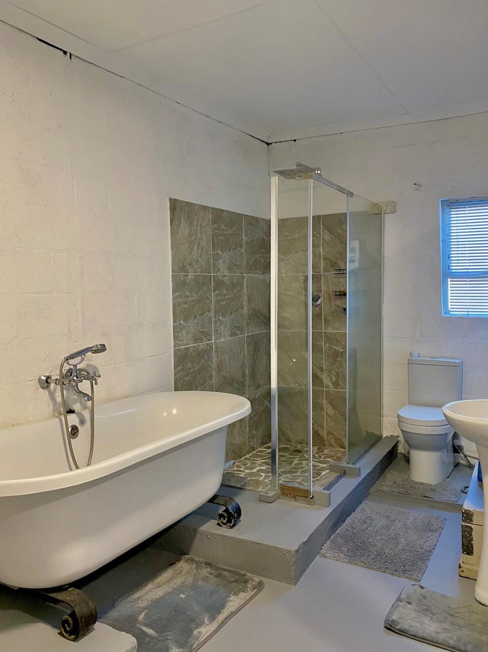 Shower, Toilet, Bathroom, Bath