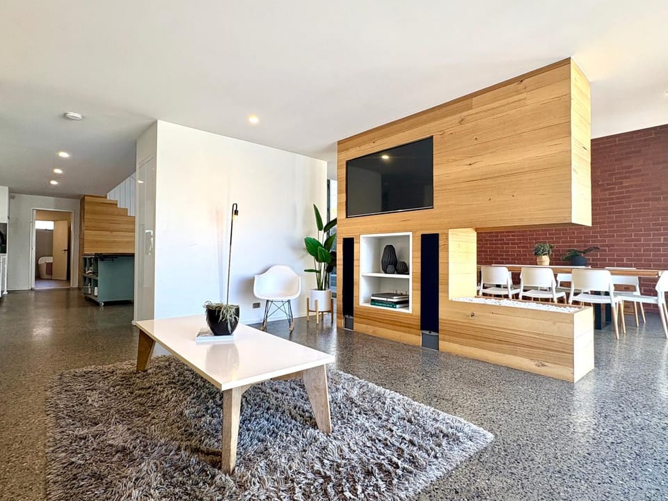 The Bowden Hideaway I City Fringe I Sleeps 10 I Free Parking I Walk to Cafe's House in Adelaide
