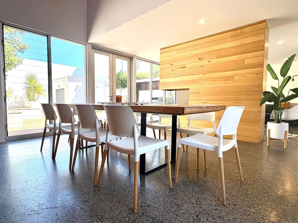 The Bowden Hideaway I City Fringe I Sleeps 10 I Free Parking I Walk to Cafe's House in Adelaide