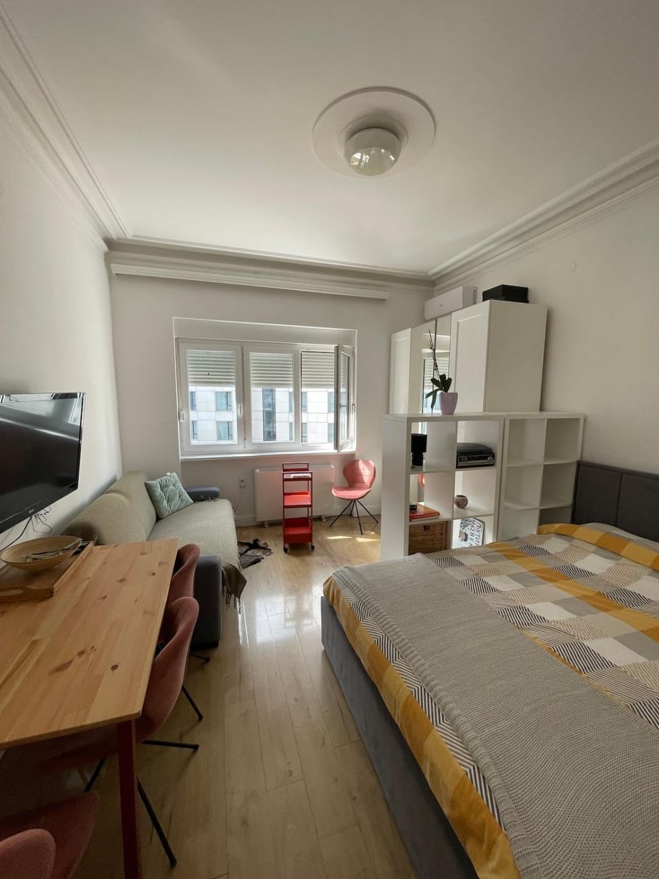 Communal lounge/ TV room, Bed, TV and multimedia, Living room, Photo of the whole room, Seating area