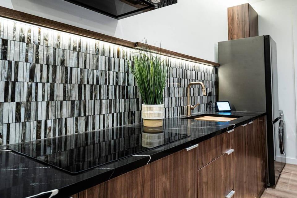 Large Modern Loft in Central Location Apartment in Kirkland