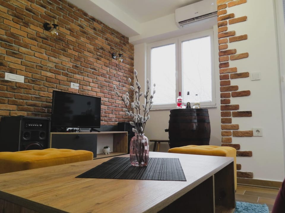 TV and multimedia, Living room, Seating area, internet, internet
