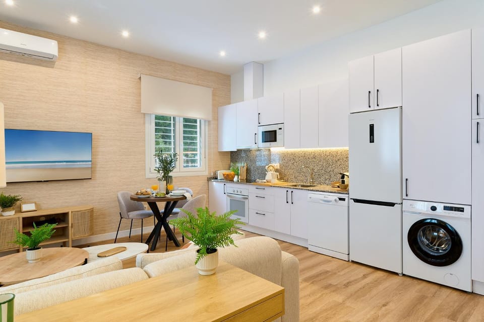Kitchen or kitchenette, Dining area, dishwasher, oven, stove, toaster