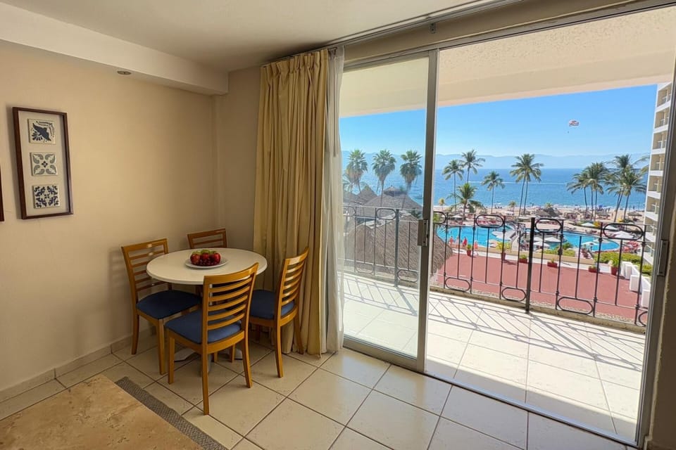 Ocean-view condo with exclusive amenities! House in Puerto Vallarta