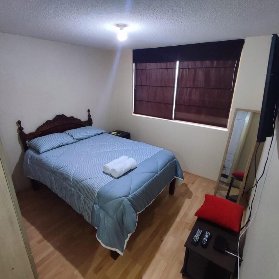 Bed, TV and multimedia, Photo of the whole room, Bedroom, City view, Garden view