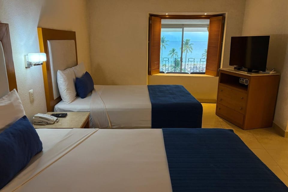 Stunning ocean view, hotel & beach access! House in Puerto Vallarta