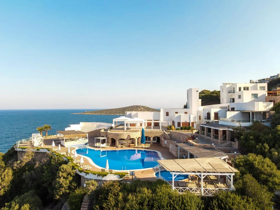 Bird's eye view, Pool view