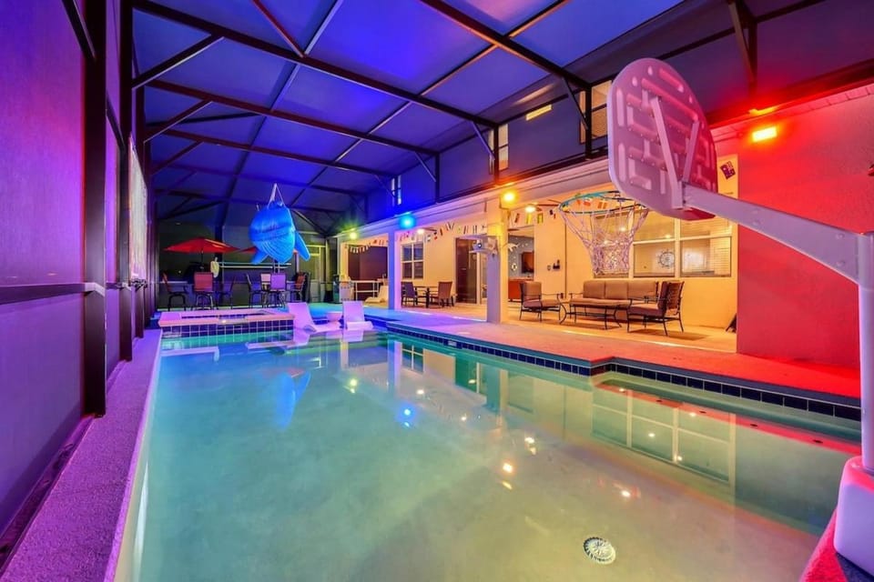 DeepSea World 15 Suites Sleep 30 Oversize Pool Spa Villa in Kissimmee