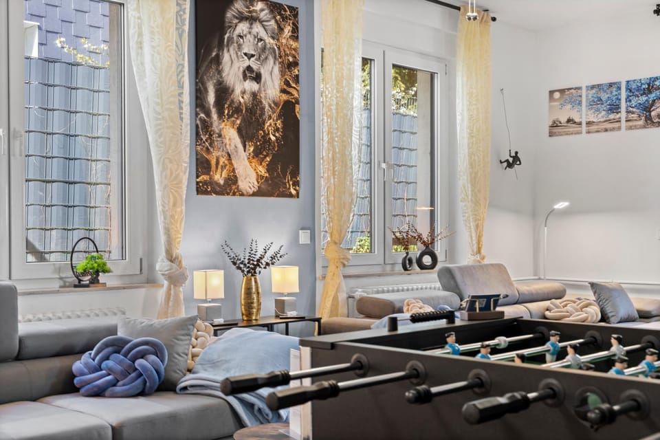 Game Room, Living room