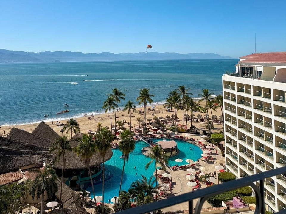 Prime beachfront flat & balcony! House in Puerto Vallarta