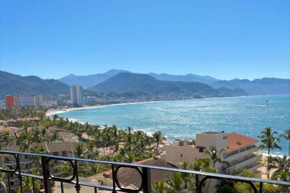 Prime beachfront flat & balcony! House in Puerto Vallarta