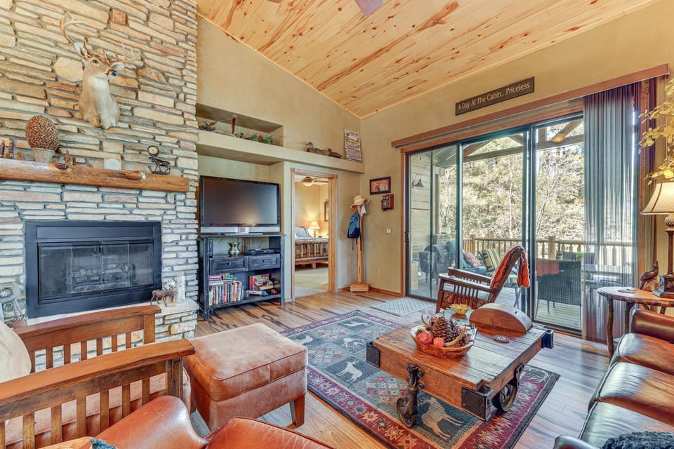Rustic Retreat w/ Spacious Deck in Show Low! House in Show Low