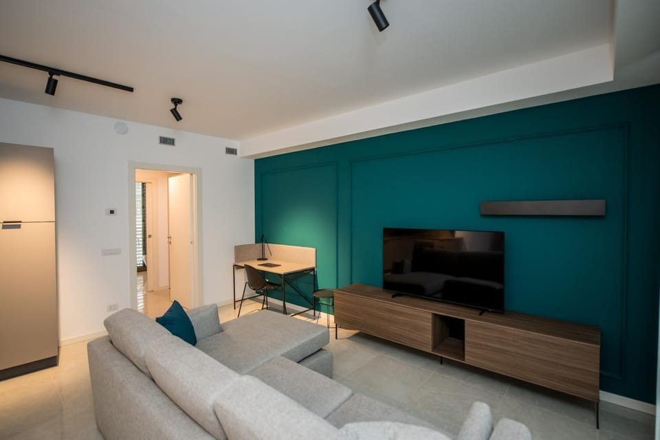 TV and multimedia, Living room, Seating area, Evening entertainment