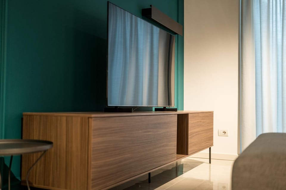 TV and multimedia, Living room, Seating area, Evening entertainment