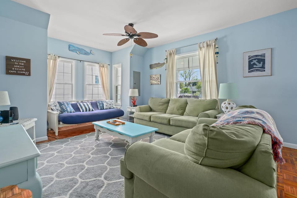 The Great Escape - renovated in-town charm! House in Cape Charles