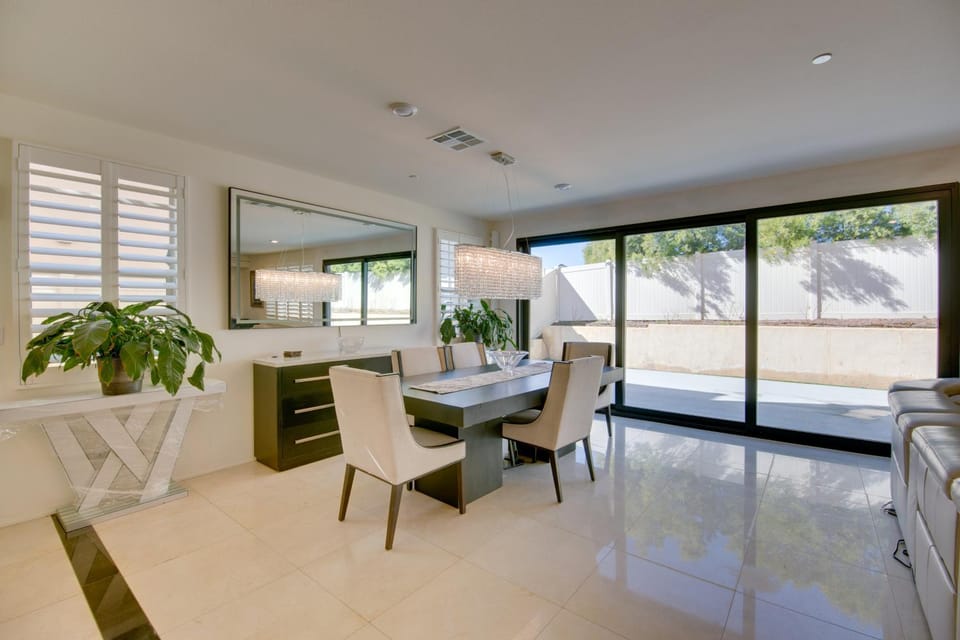 Luxurious and Spacious Family Duplex in Menifee! House in Menifee