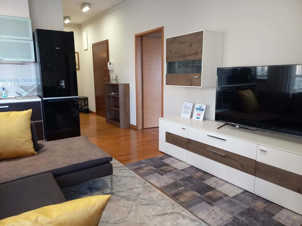 TV and multimedia, Living room, Evening entertainment