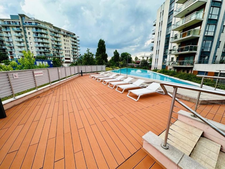 Swimming pool, sunbed