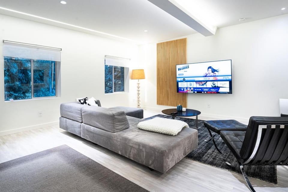 Modern Loft with Park Like Setting View Apartment in Kirkland