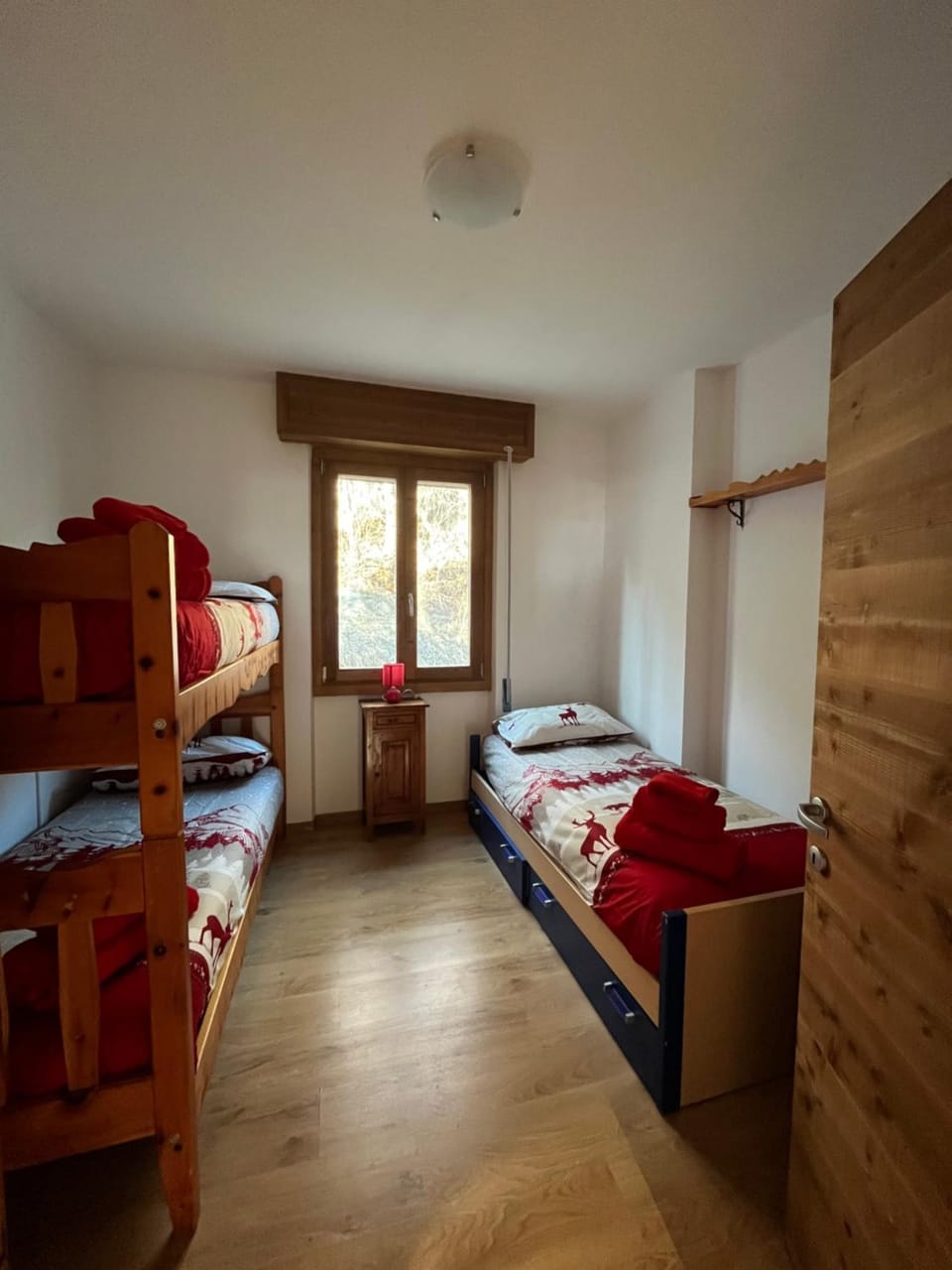 Bed, Photo of the whole room, Bedroom, bunk bed