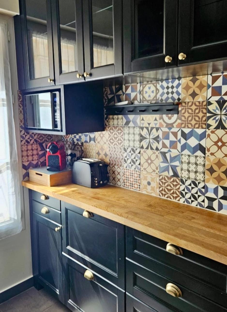 Coffee/tea facilities, microwave, toaster, kitchen