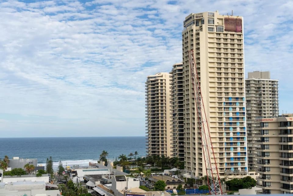 Affordable 4Guest Oceanview Apt Resort Amenities Apartment in Surfers Paradise