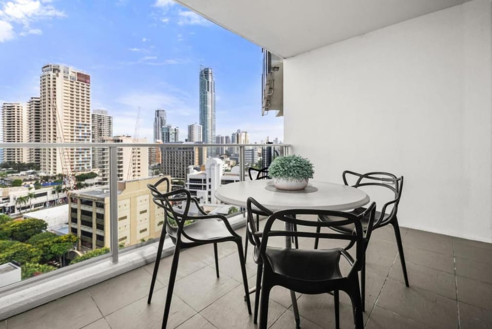 Affordable 4Guest Oceanview Apt Resort Amenities Apartment in Surfers Paradise