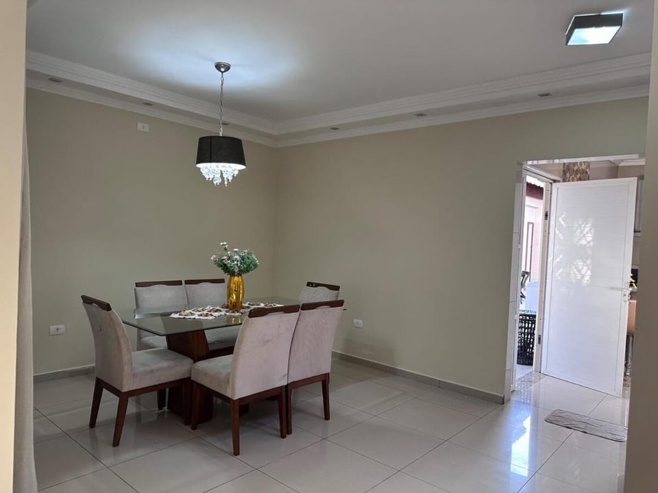 Sobrado top com piscina, espaço gourmet, próximo à praia com Ar Condicionado House in Itanhaém