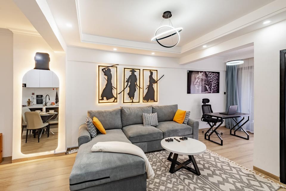 TV and multimedia, Living room, Seating area, Dining area