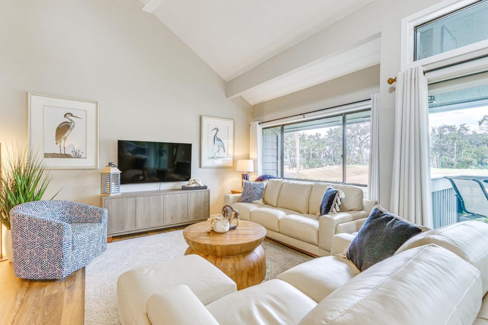Walk to Community Beach: Coastal Carolina Condo House in Hilton Head Island