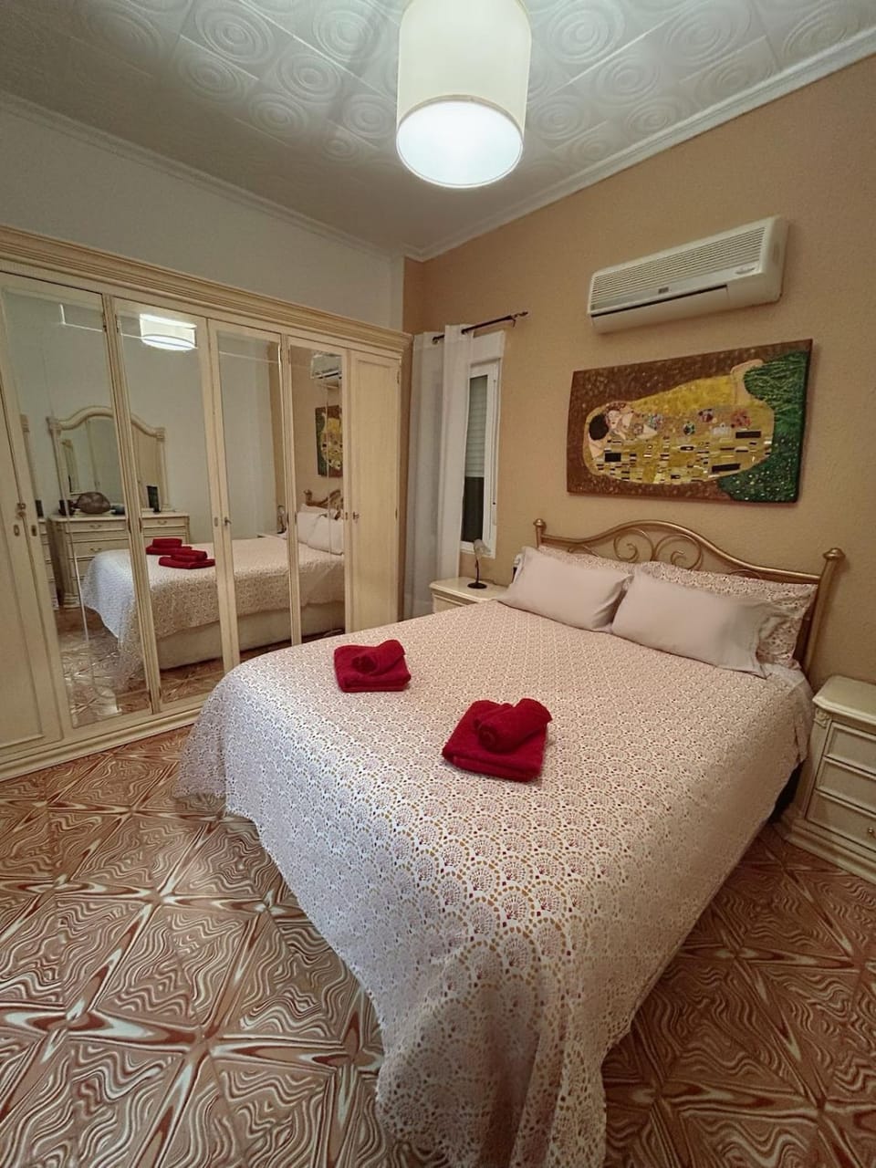 Photo of the whole room, Bedroom