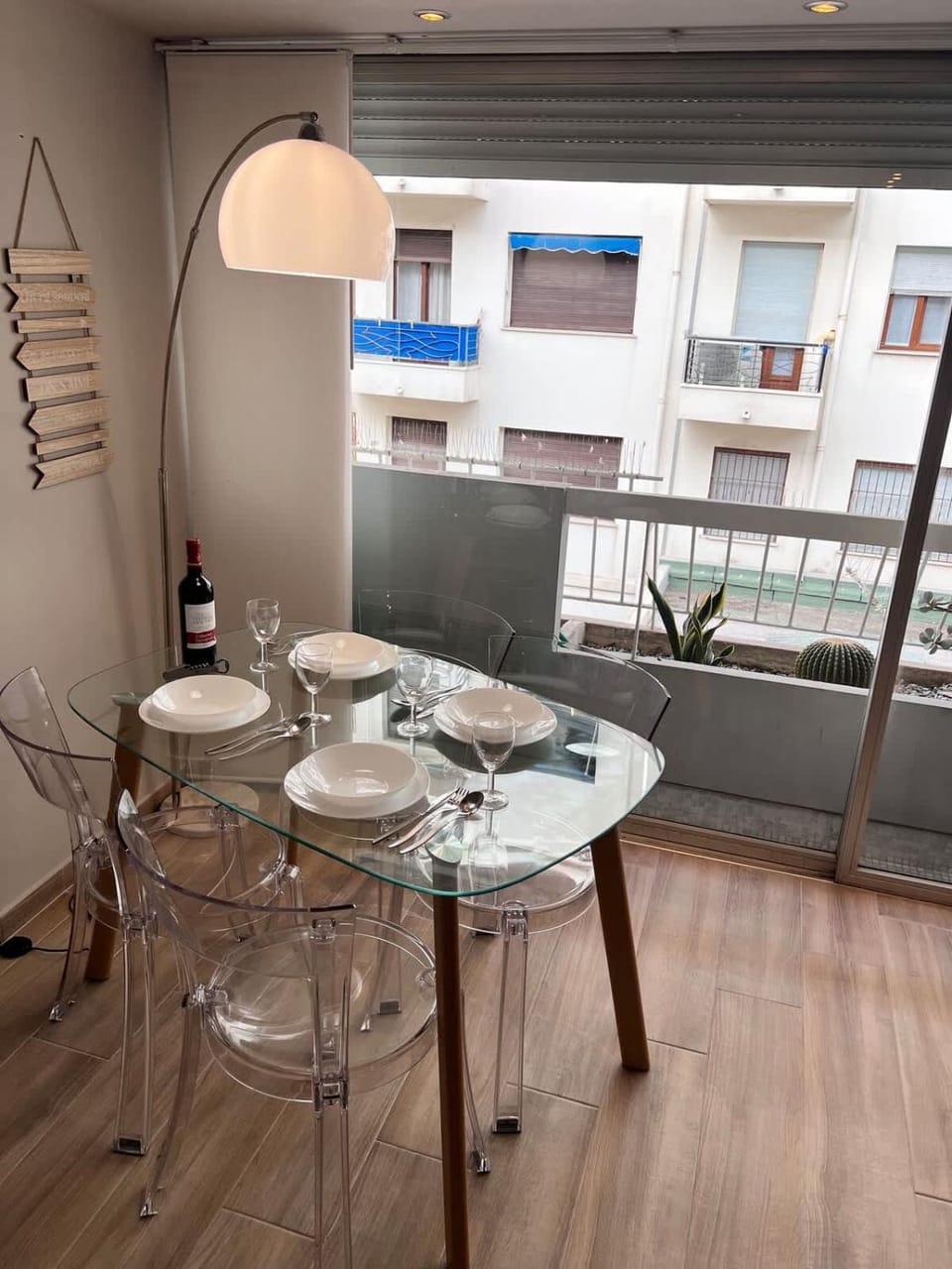 Living room, Food and drinks, Dining area