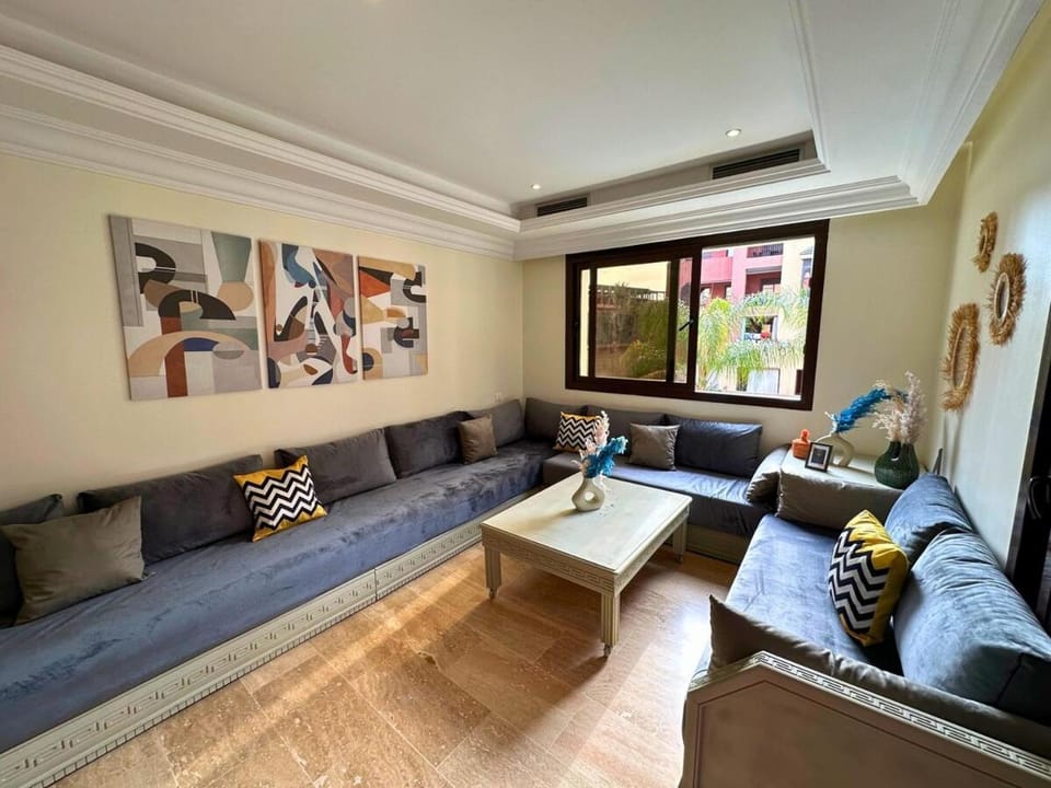 Exclusive Luxury Stay with Pool, Jacuzzi and Service Apartment in Marrakesh
