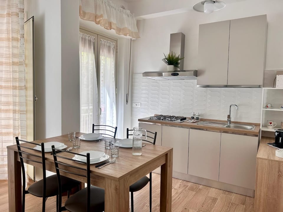 Kitchen or kitchenette, Living room, Seating area, Dining area, stove