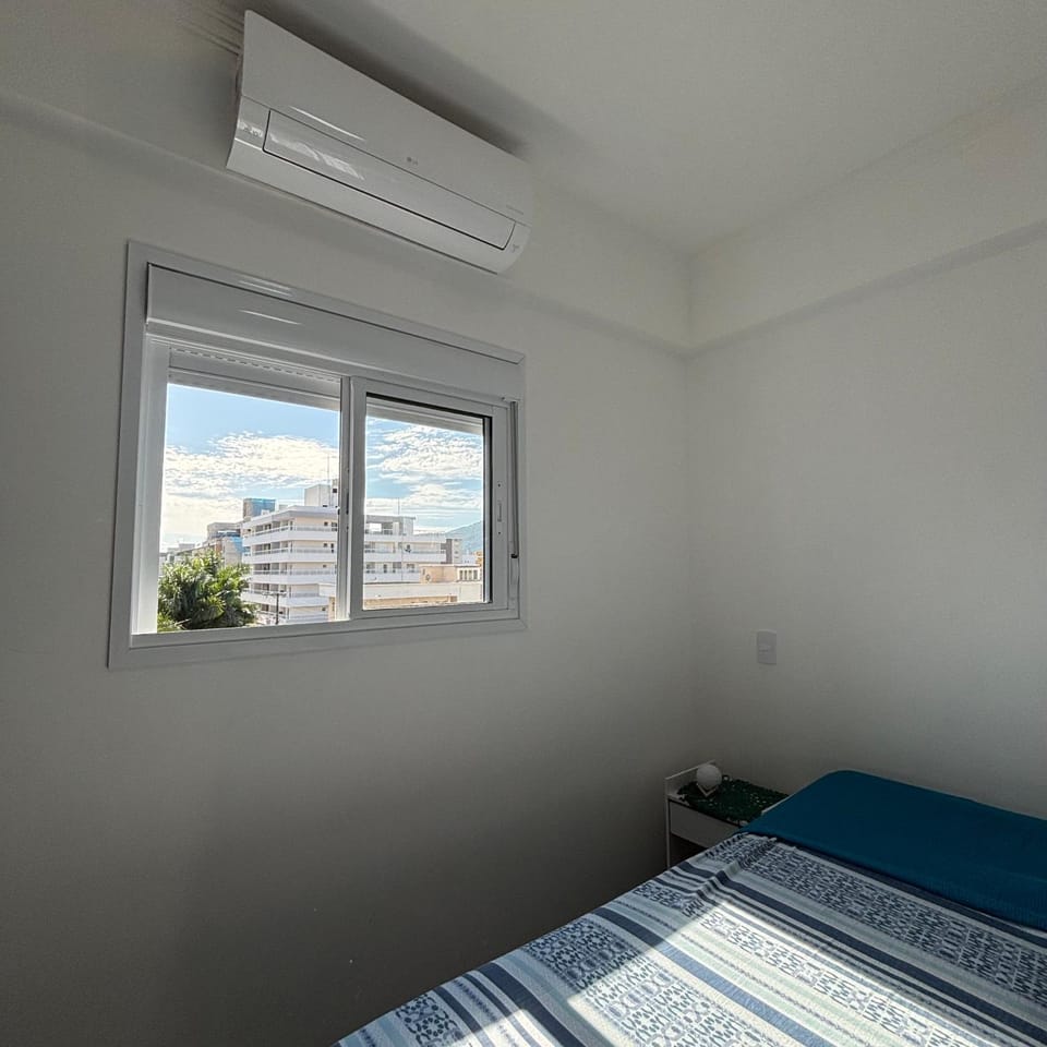Bedroom, air conditioner