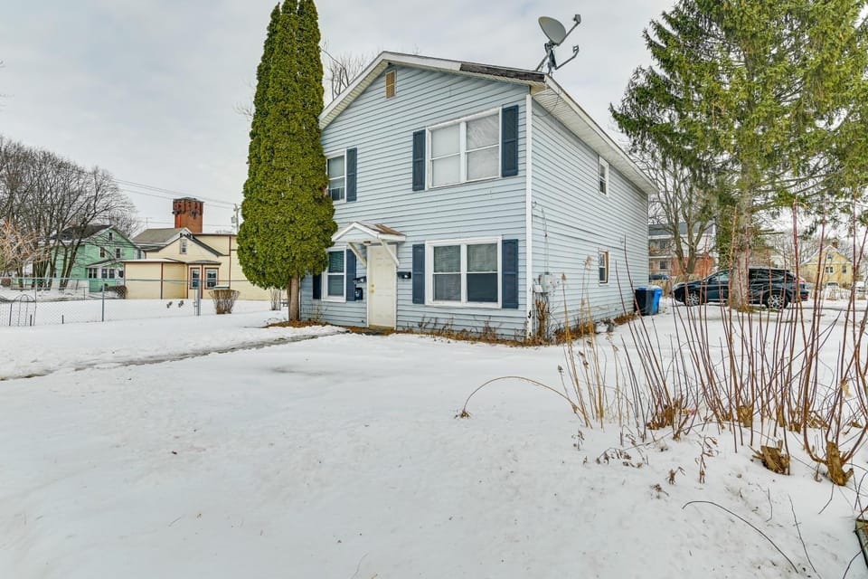 Near Hospitals: Home w/ Yard in Albany! House in Albany