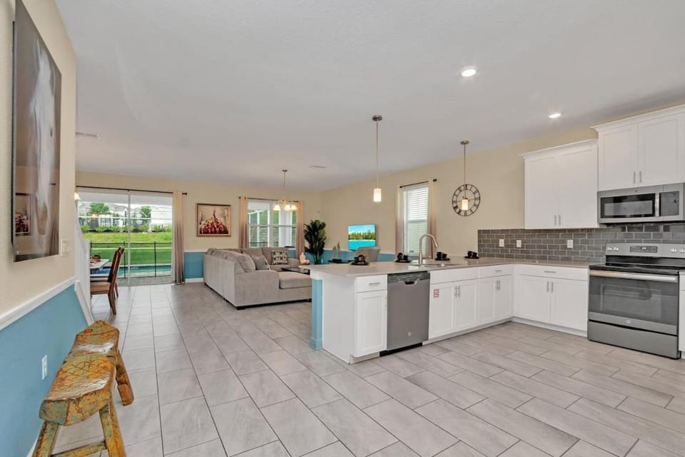 Big Ticket Dazzling 8BR Villa w Pool Spa Near Disney Villa in Four Corners