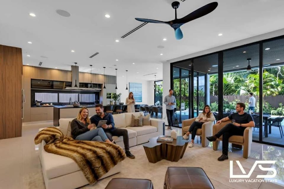 Villa Enclave- Brand New Luxe Las Olas Beach Villa House in Fort Lauderdale