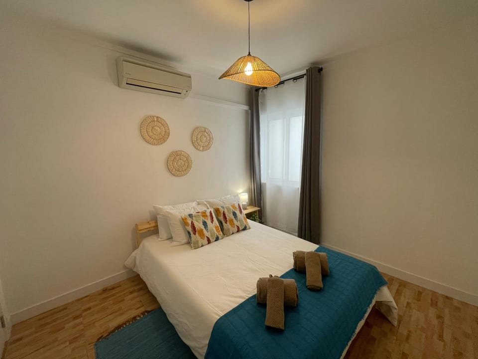 Bed, Photo of the whole room, Bedroom, air conditioner