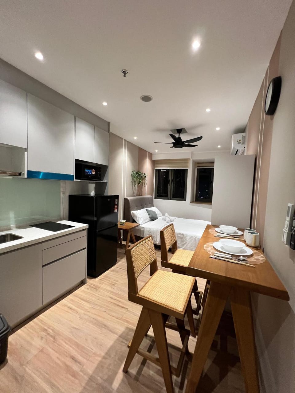 TV and multimedia, Living room, Seating area, Dining area, oven