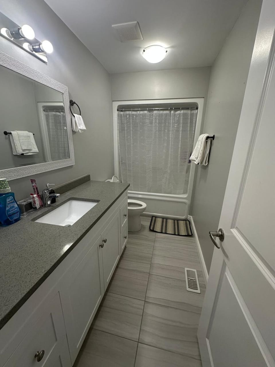 Executive Home in Windsor close to the airport House in Windsor