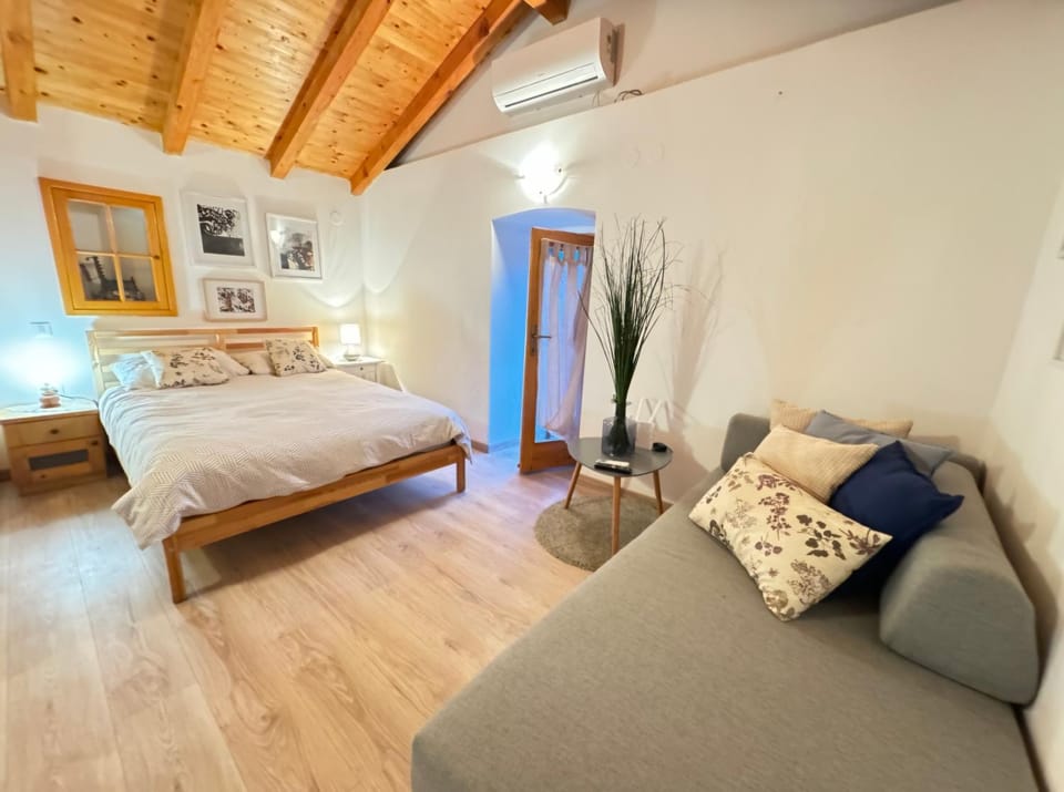 Bed, Seating area, Bedroom