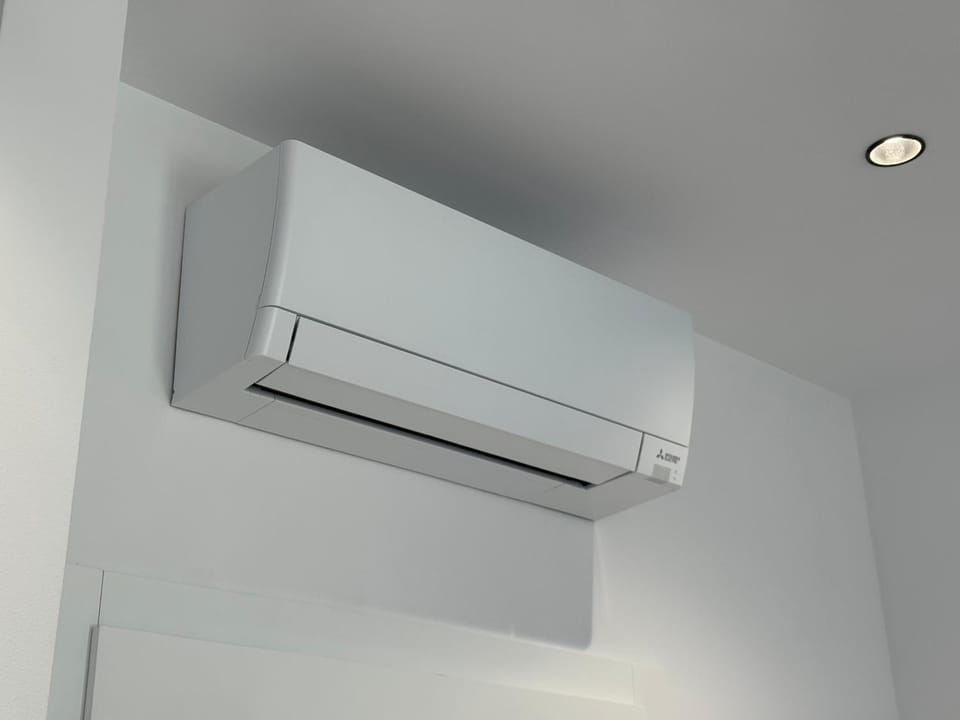 Bedroom, air conditioner