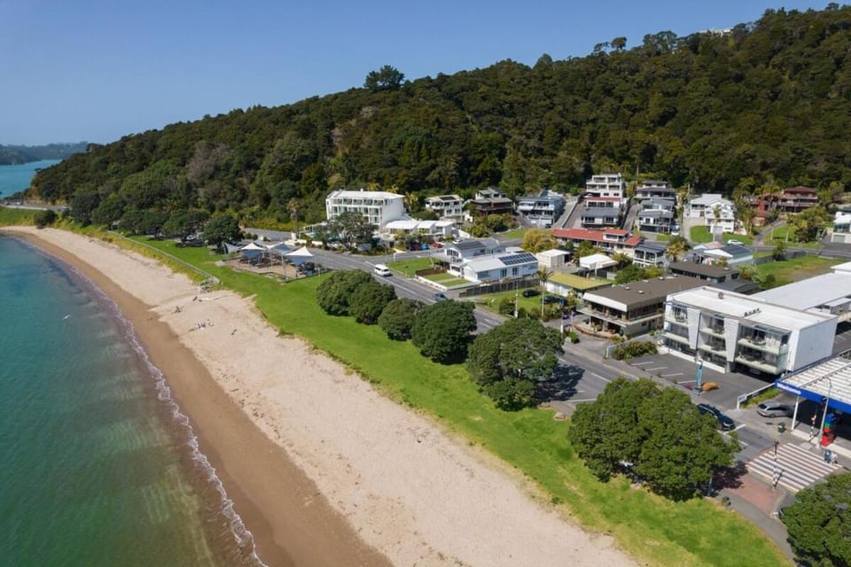 Paihia Beachfront 2 Bedroom Aprt Apartment in Paihia