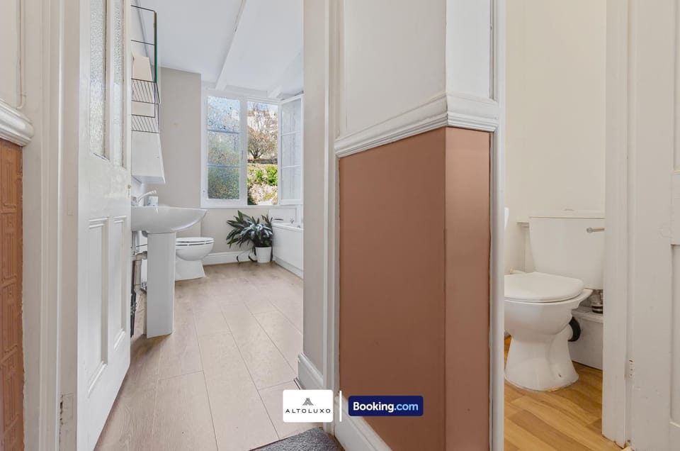 Toilet, Bathroom