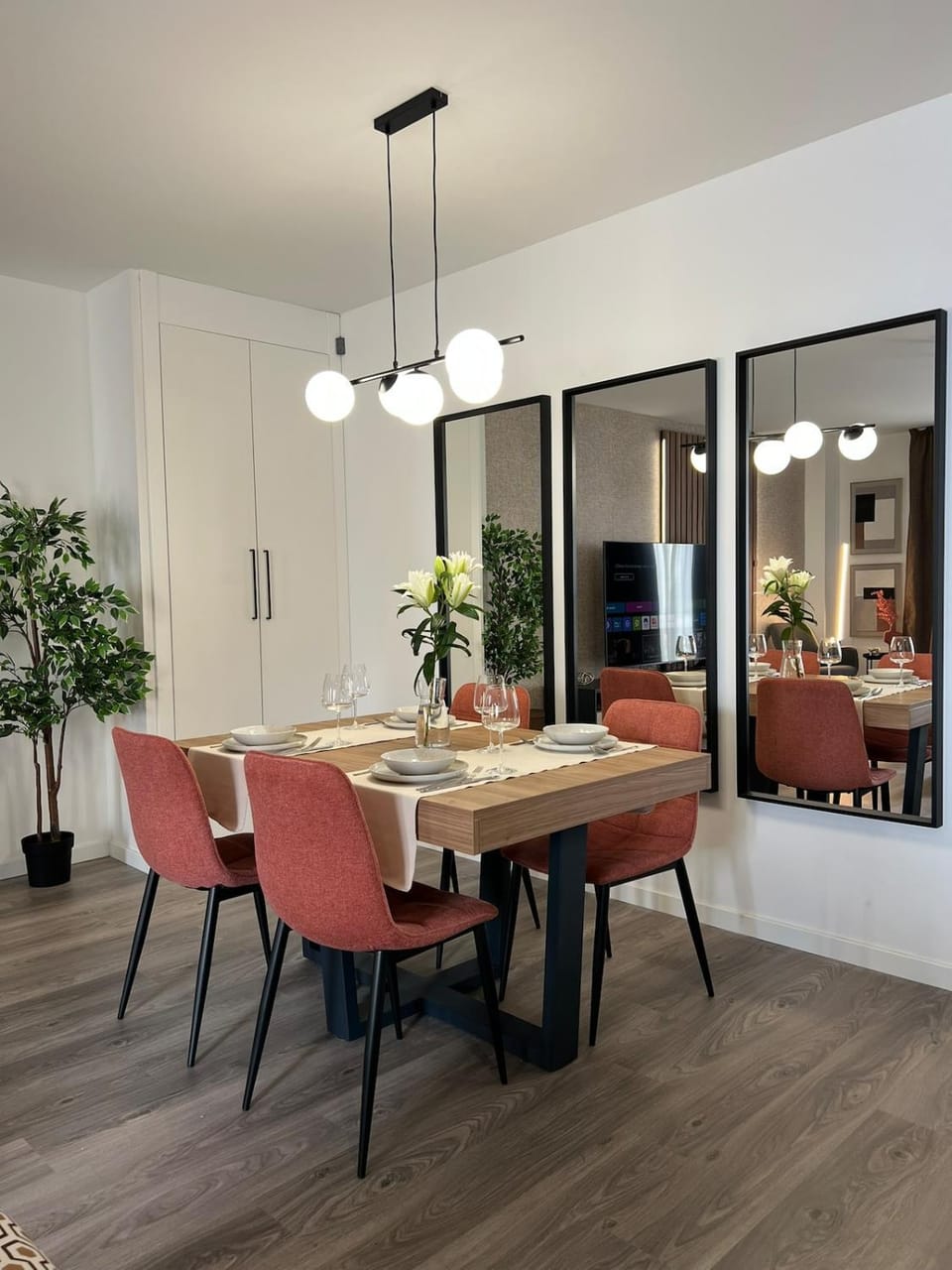 Living room, Seating area, Dining area