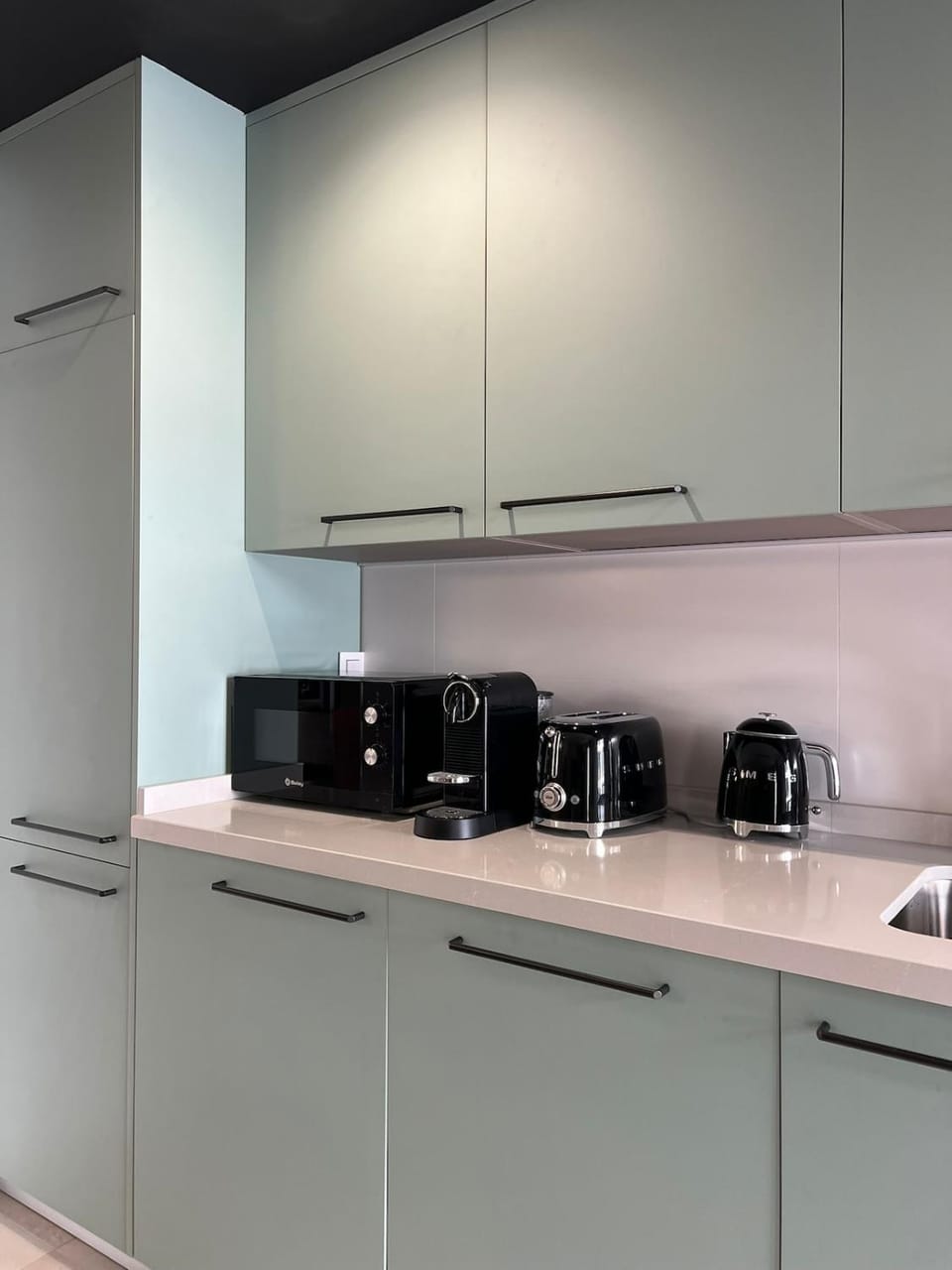 Coffee/tea facilities, Kitchen or kitchenette, stove, toaster