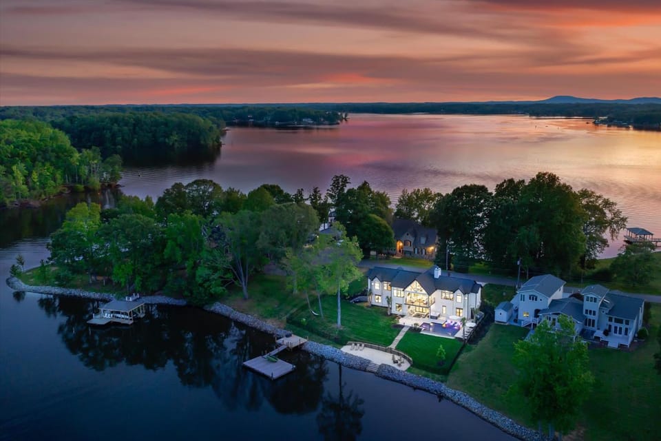 Hogan Crest House in Lake Norman
